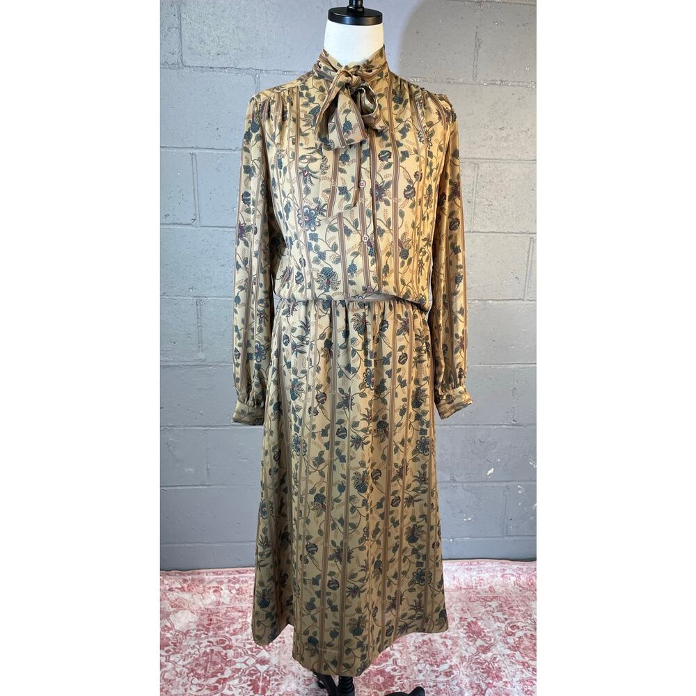 Vintage 1970s Beige Paisley 2 Piece Skirt Blouse Set Bow Tie Neck Midi Med SZ 10